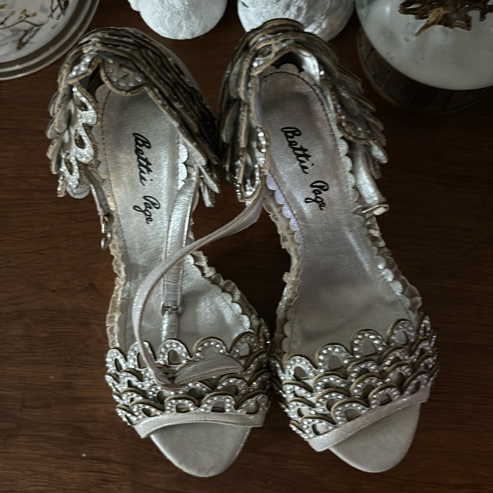 Stunning Bettie Page showstopper shoes